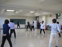 写真:曲にあわせて動いている様子