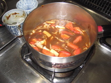 写真:八丁味噌を使ったトマト入りのスープ