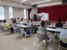 写真：ハンドベルを演奏する様子