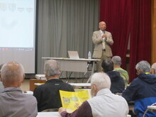 写真:講師が説明している様子