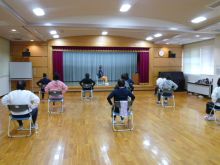 写真:骨盤を立てる座り方