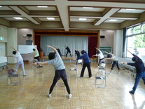 写真:腹部エクササイズの様子