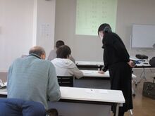 写真:講師からアドバイスを受けているところ