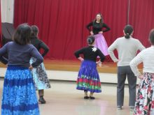 写真：基本のステップ「カオ」の練習