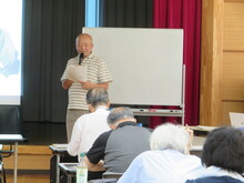 写真:徳川治保の業績について説明している様子