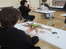 写真:受講者が制作している様子