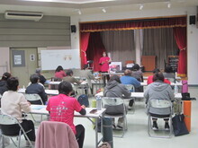 写真:講師が説明している様子