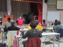 写真:表情筋を動かしている様子