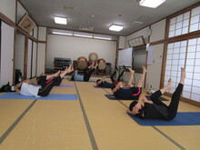 写真：腹部エクササイズの様子