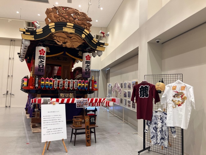 龍之口町の山車が並ぶ様子