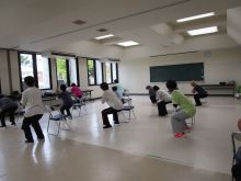 写真：スクワットをしている様子