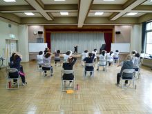 写真：ストレッチをしている様子