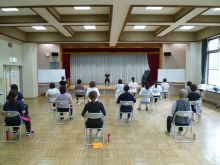 写真：腹式呼吸をしている様子
