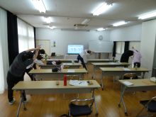 写真:ストレッチをしている様子