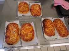 写真：焼き上がったピザ