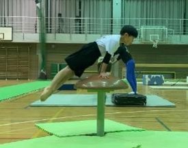 写真：体操練習をする子どもたち