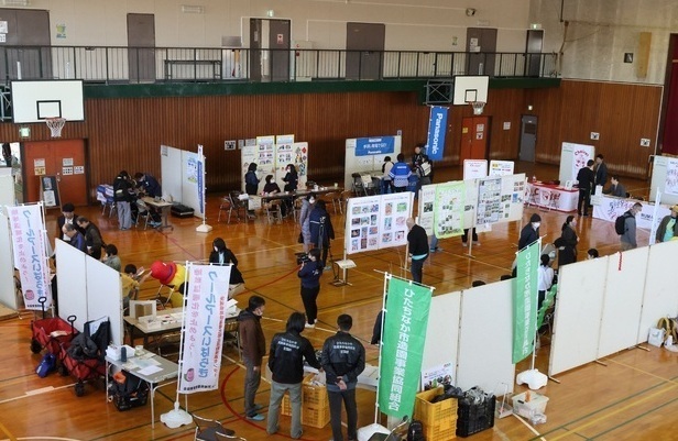 フェスタで賑わう様子（那珂湊体育館）
