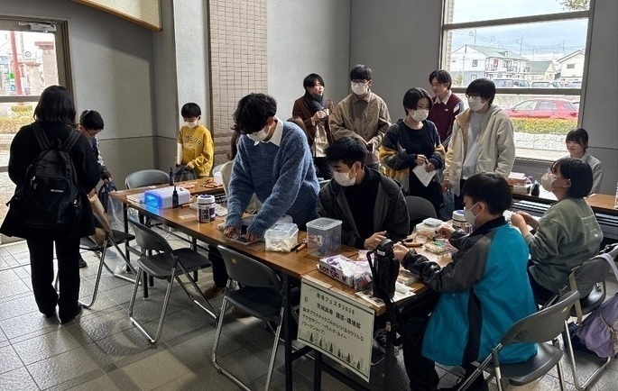 海洋プラスチックごみを使ったアクセサリー作り