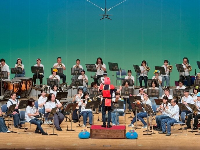 写真：市民吹奏楽団の演奏