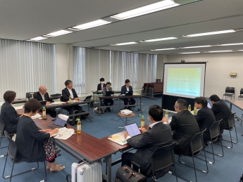 文教福祉委員会の会議の写真